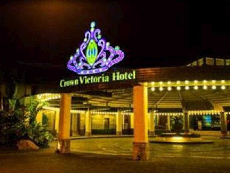 Crown Victoria Hotel Tulungagung Exteriör bild